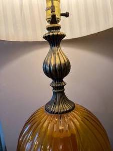 lot 26 image: Vintage Pair of Table Lamps
