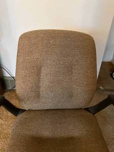 lot 34 image: Rolling Desk Chair
