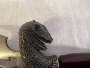 lot 42 image: Dinosaure Knife - Double knife