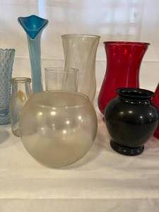lot 36 image: Lot of Vases