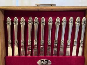 lot 43 image: Grace Symphony Japan - Service Set with Storage Box