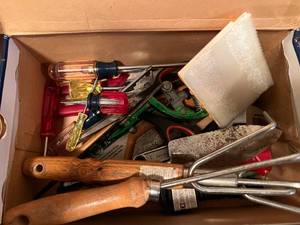 lot 49 image: Box of Tools