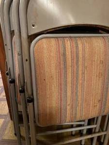 lot 51 image: Set of 4 Padded Folding Chairs