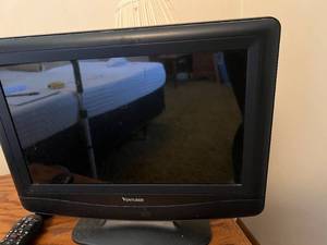 lot 86 image: Venturer 13 TV with Remote