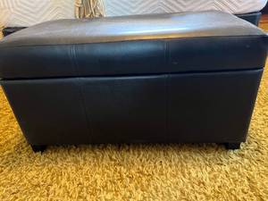 lot 93 image: Black Padded Bench