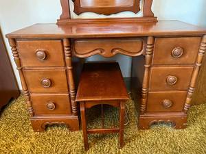 lot 96 image: Inman Vintage Wood Vanity with Bench