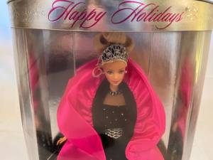 lot 106 image: 1998 Happy Holidays Barbie - Special Edition - NIB