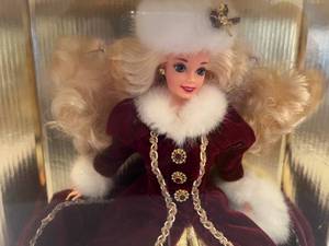 lot 105 image: Happy Holiday Barbie Special Edition 1996 - NIB