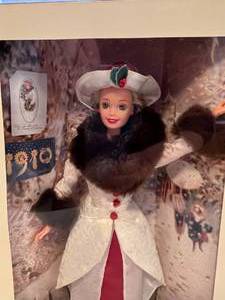 lot 115 image: Holiday Memories Barbie - Hallmark Special Edition