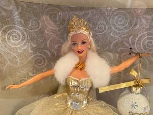 lot 125 image: 2000 Celebration Barbie