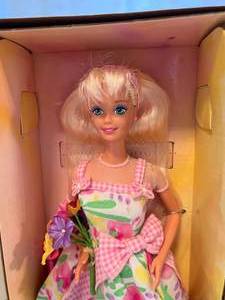 lot 123 image: 1996 Spring Petals Barbie