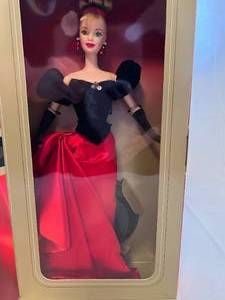 lot 128 image: Winter Splendor Barbie - Special Edition