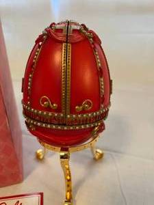 lot 130 image: Countess of Rubies Resin Egg Music box with COA