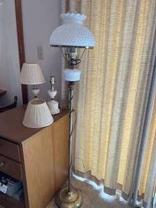 lot 147 image: Lot of 3 Vintage Lamps