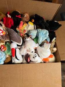 lot 166 image: Lot of Beanie Babies