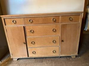 lot 174 image: Vintage Dresser