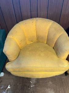 lot 170 image: Pair of Mid-Century Yellow Chairs