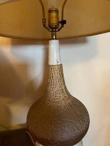 lot 186 image: Lamps
