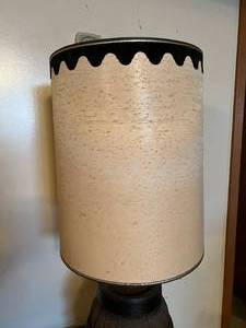lot 188 image: Vintage Brown Barrel Lamp