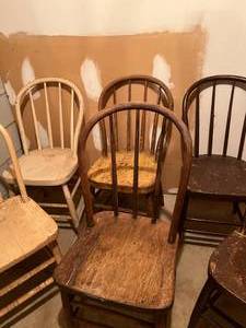 lot 196 image: Lot of 6 chairs