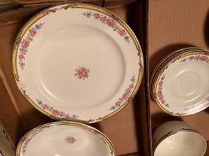 lot 215 image: Semi Vitreous - Edwin M. Knowles Dish Set