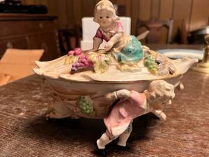 lot 223 image: Wales China Soup Tureen - Made in Japan