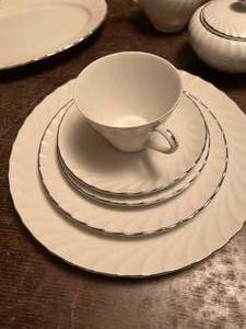 lot 228 image: Norleans China Dish Set and Glasses - Japan