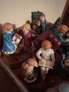 lot 230 image: Lot of Figurines