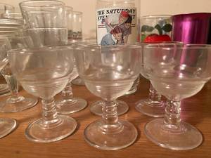 lot 231 image: Lot of Glasses