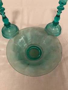 lot 239 image: Turquoise Depression Glass Bowl & Candle Holders