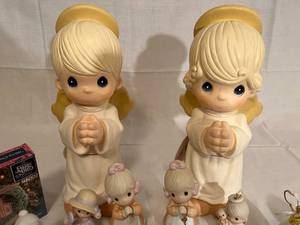 lot 251 image: Lot of Precious Moments