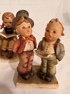 lot 252 image: Lot of 5 Hummels