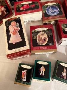lot 250 image: Lot 3 of Hallmark Ornaments