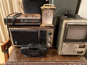 lot 255 image: Lot of Radios & Portable TV