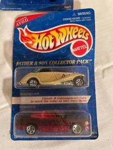 lot 254 image: Lot of Hot Wheel Cars