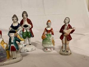 lot 274 image: Lot of 5 Figurines