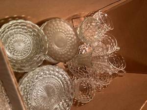 lot 277 image: Clear Bubble Depression Dishes