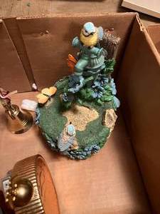 lot 280 image: Lot of Avon Figurines