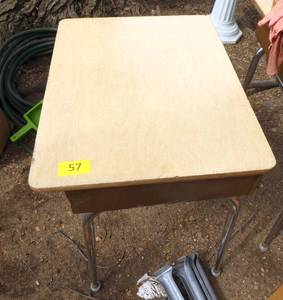 2 Kids school desks
