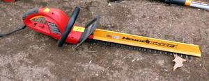 Homelite HedgeSweep electric hedge trimmer