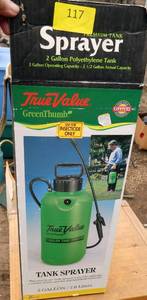 2 gallon garden sprayer looks new