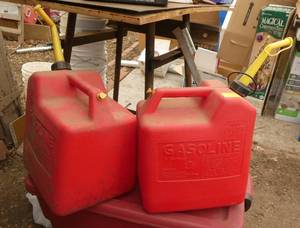 2 nice 6 gallon gas cans