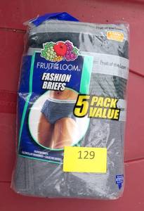 New 5 pack of Mens briefs XL 42-44 Fruit of the Loom