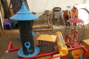 4 bird feeders