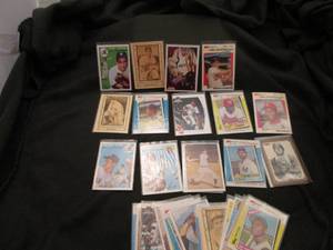 lot 4 image: 4. 30 Baseball Hall of Fame Cards...