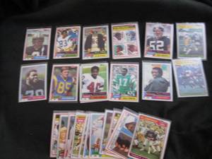 lot 9 image: 9. 30 1981 Topps Football Star Card...