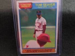 lot 23 image: 23. 1976 Topps Tom Seaver Record Br...