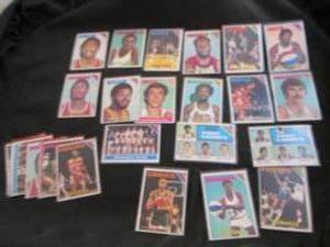 lot 29 image: 29. 25 1975-76 Topps Basketball Car...