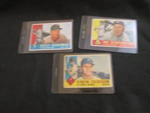 lot 38 image: 38. 3 1960 Topps Cards...