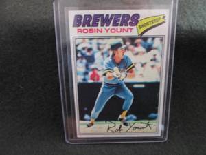 lot 127 image: 127. 1977 Topps Robin Yount Card...